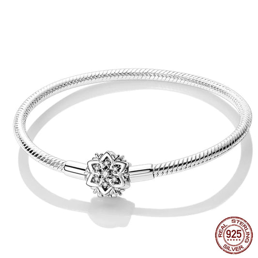 Silberarmband mit Blumenanhänger, 925 Sterling Silber, elegantes Schmuckdesign.