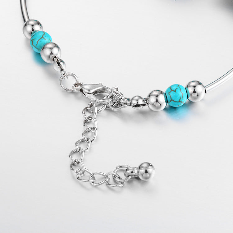 Silberarmband mit türkisfarbenen Perlen, verstellbare Kette, elegantes Schmuckdesign.