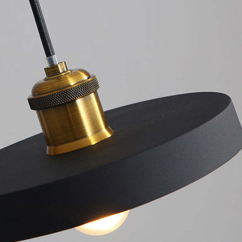 Schwarze Pendelleuchte mit Messingfassung, modernes Design, E27-Glühbirne, Innenbeleuchtung.