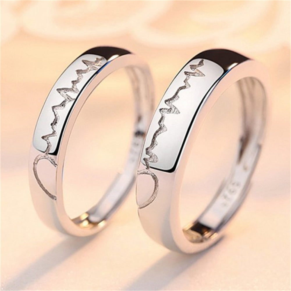 Silberne Eheringe mit Herzschlag-Design, poliert, für Hochzeit oder Verlobung.
