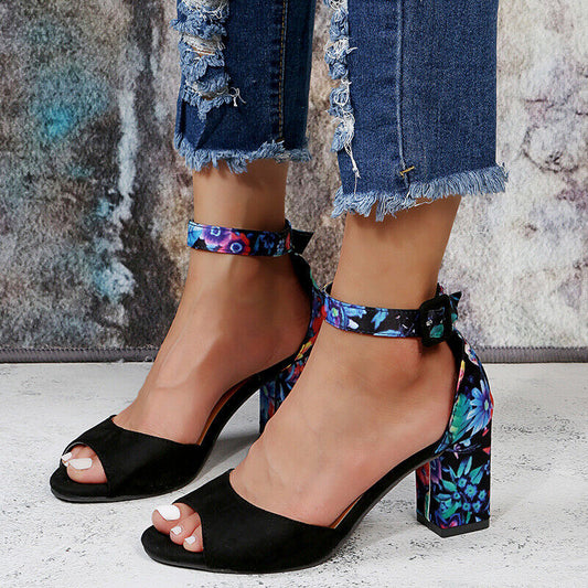 Florale High Heels mit Knöchelriemen – Marcella