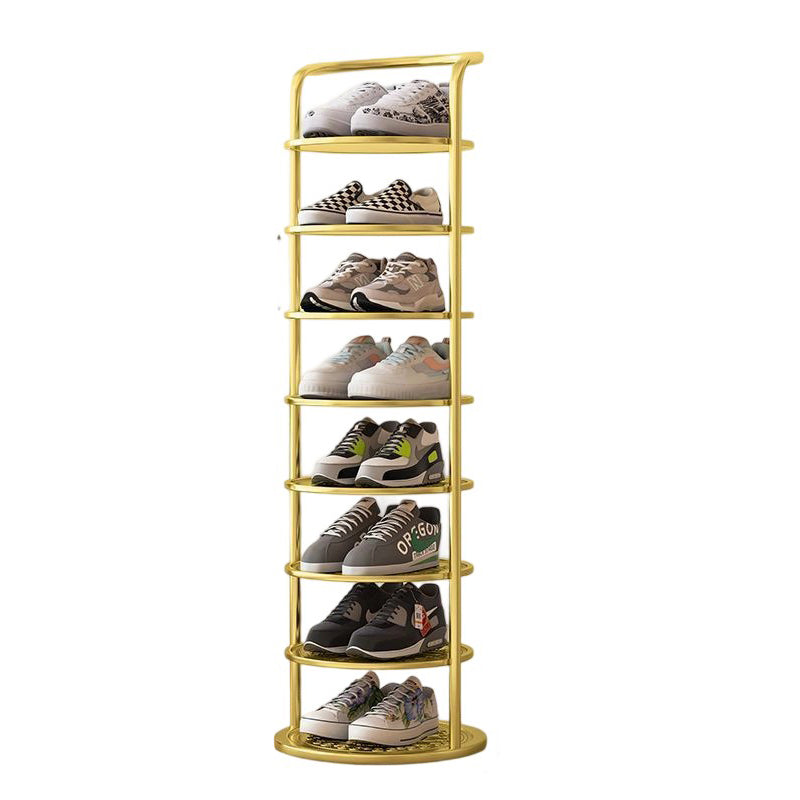 Goldfarbenes, schmales rundes Metall-Schuhregal mit acht Ebenen, jede Ebene mit einem Paar Sneaker bestückt 21