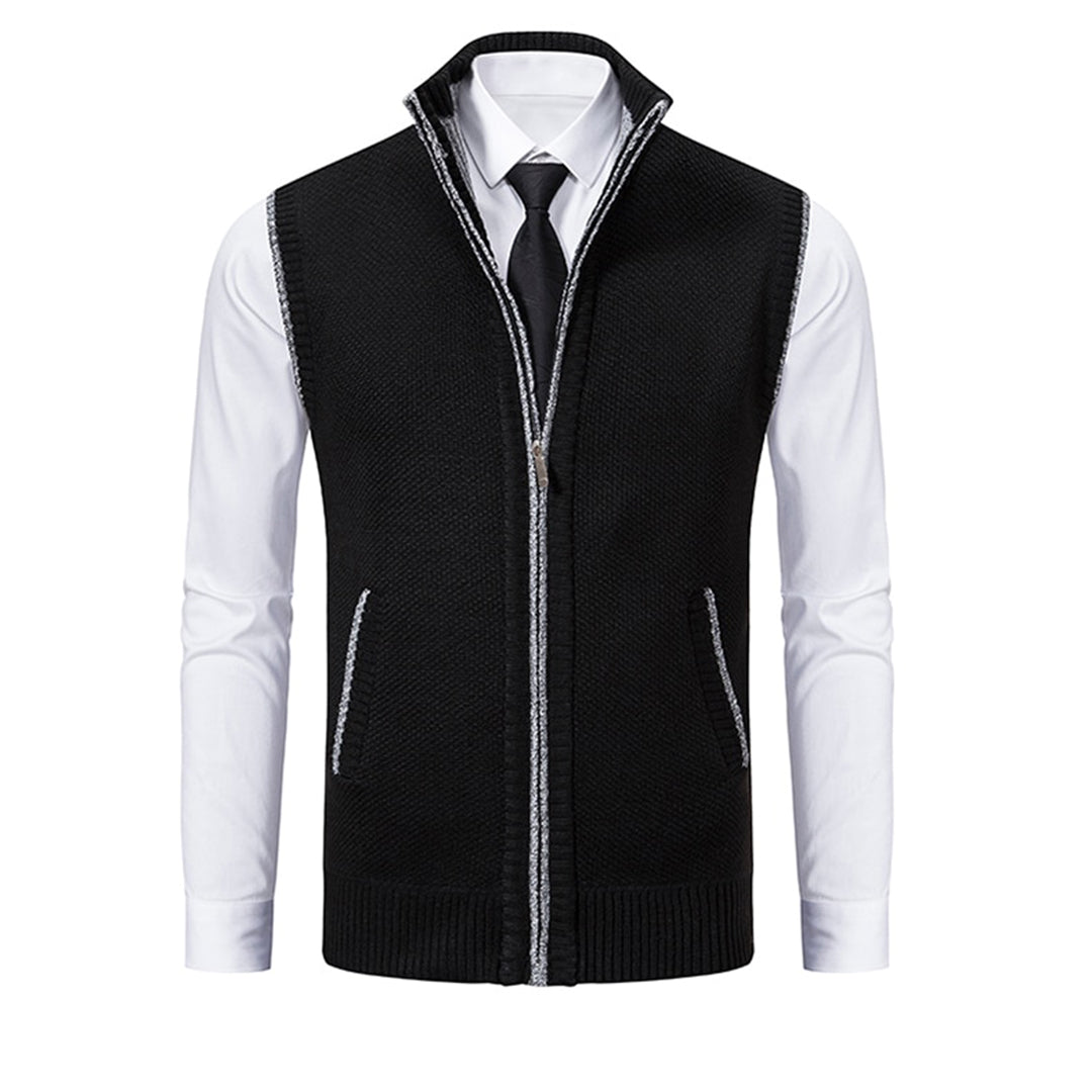 Schwarze Herrenweste mit Reißverschluss, elegantes Design, über weißem Hemd und Krawatte.