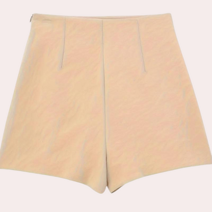 Asymmetrische Damen-Shorts mit Zierknöpfen – Nerina