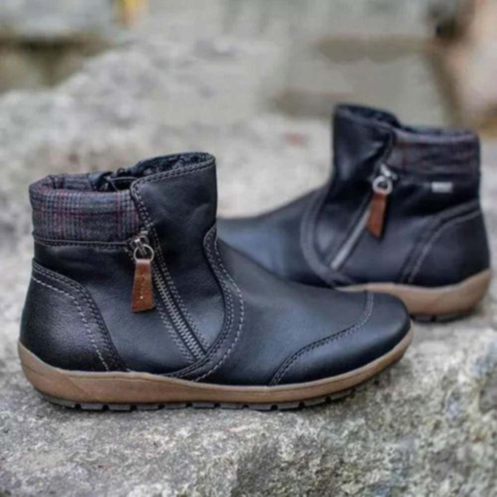 Schwarze Damenstiefeletten mit Reißverschluss, Lederoptik, rutschfeste Sohle, modisch.