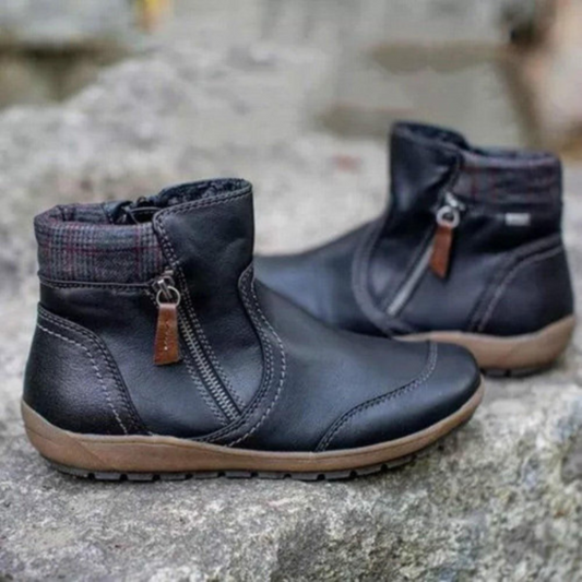 Schwarze Damenstiefeletten mit Reißverschluss, Lederoptik, rutschfeste Sohle, modisch.