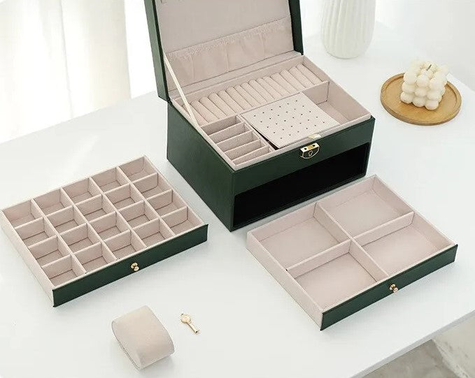 Schmuckbox mit mehreren Schichten und samtigem Innenraum – Maeva