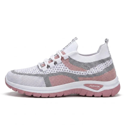 Seitenansicht des Mesh-Sneakers in Weiß mit rosa Akzenten, grauen Linien und rosa Sohle 19