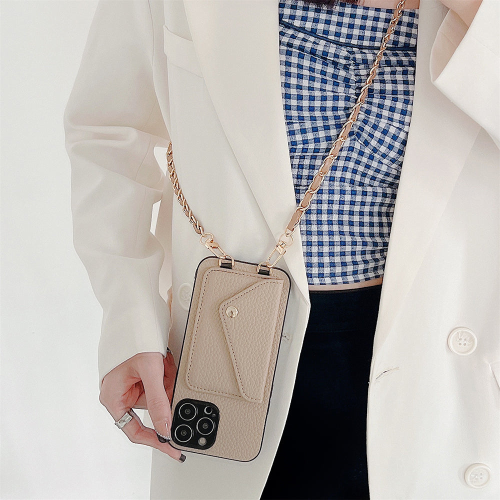 Beige Crossbody-Handyhülle mit Kartenfach, Lederoptik, goldene Kette, modisch und praktisch.