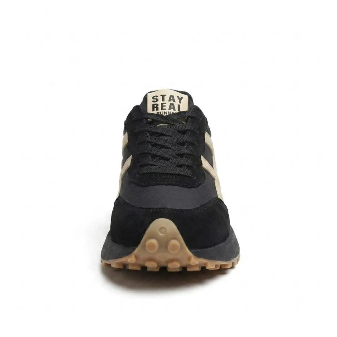 Schwarz-beiger Sneaker von vorn mit Schnürung, Wildleder-Kappe und Gummisohle mit Noppen 19