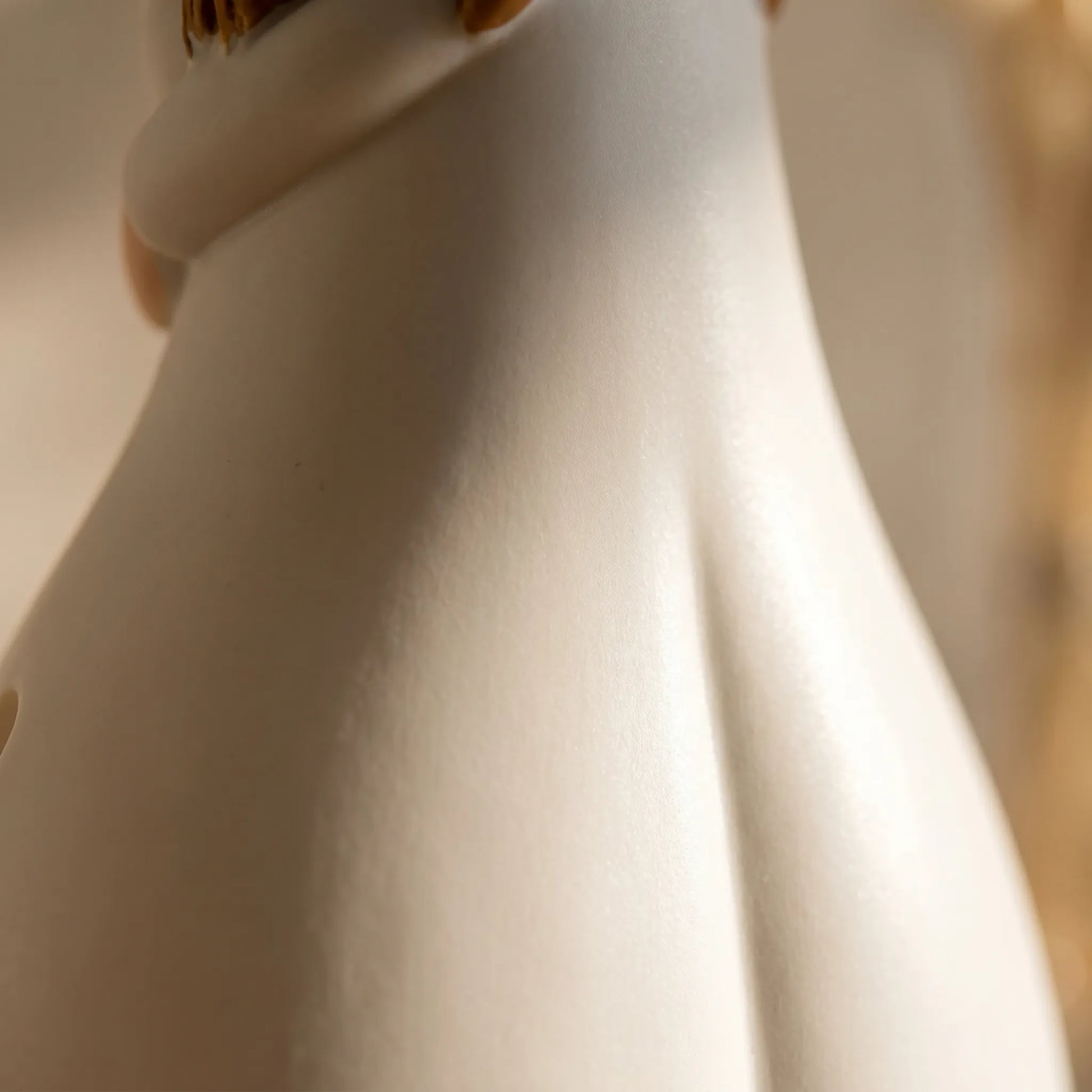 Decorative Embrace Figurine Lamp -  Luminora