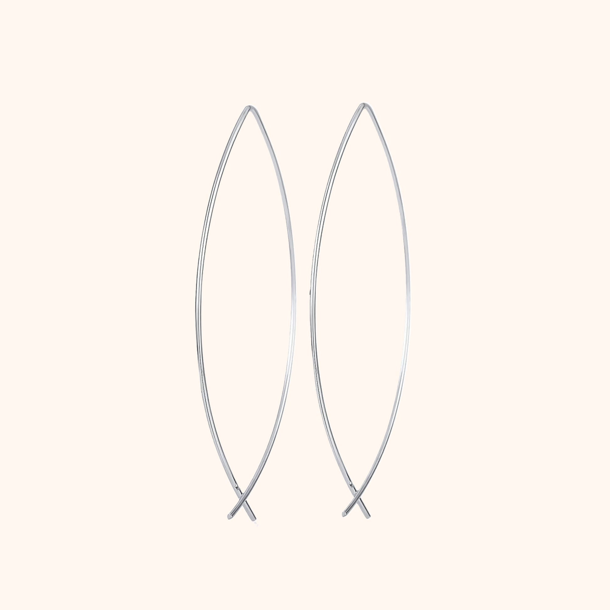 Silberne, ovale Ohrringe aus Edelstahl, minimalistisches Design, modischer Schmuck.
