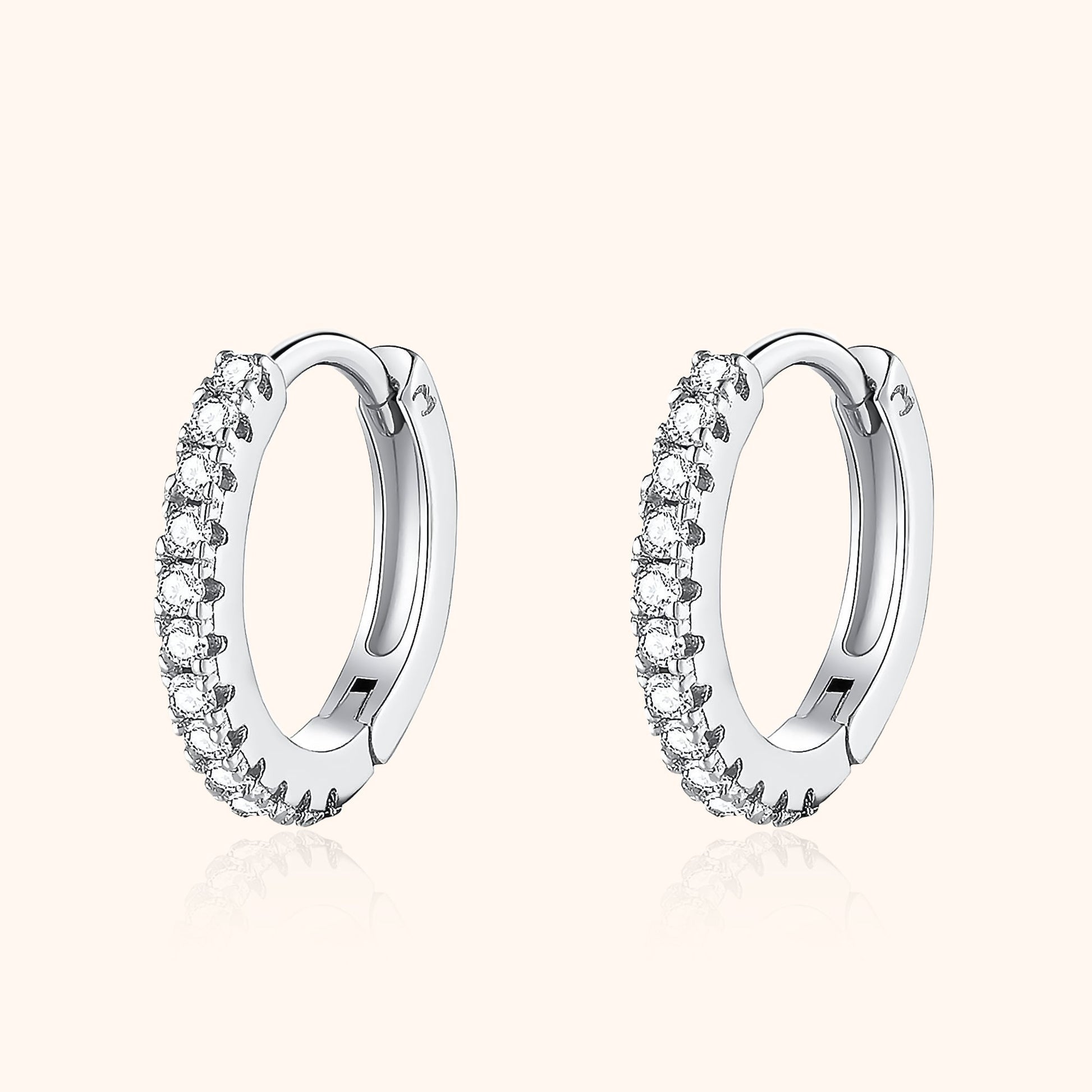 Silberne Creolen mit Zirkonia, eleganter Schmuck, Ohrringe für Damen, modisches Accessoire