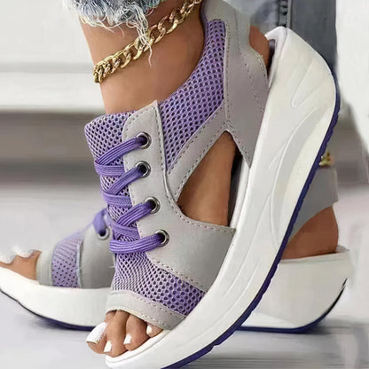 Sportliche Keilschuhe mit Schnürung und offener Spitze – Dalina