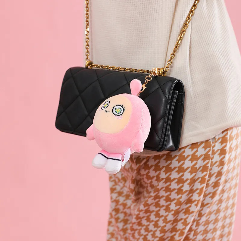 Plüschanhänger rosa Ei-Form, niedlich, an schwarzer Handtasche, Geschenkidee, Deko.
