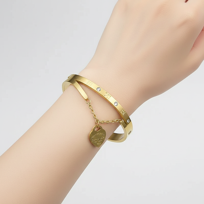 Elegantes Armreifdesign - HeartEmbrace 