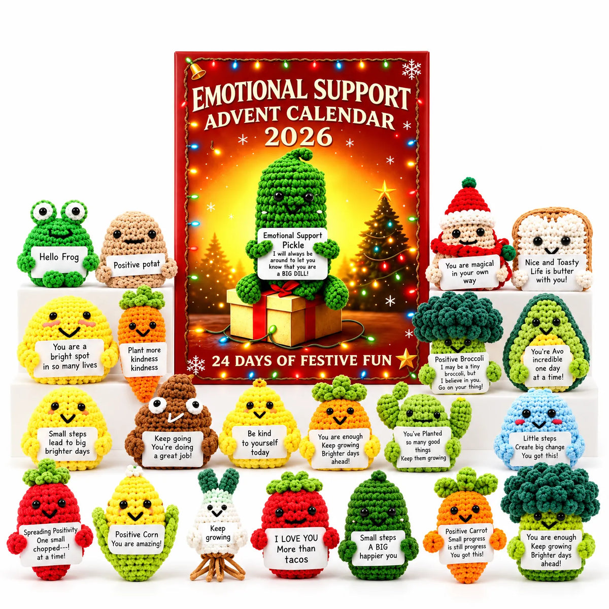 Rote Kalenderschachtel umgeben von allen gehäkelten Figuren, Gemüse, Frosch und Weihnachtsmann, die kleine Schilder halten 2