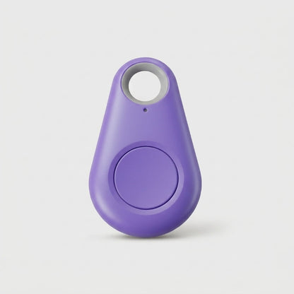 Violetter tropfenförmiger Tracker mit runder Taste und Öffnung zum Anhängen, freigestellt vor hellem Hintergrund 9