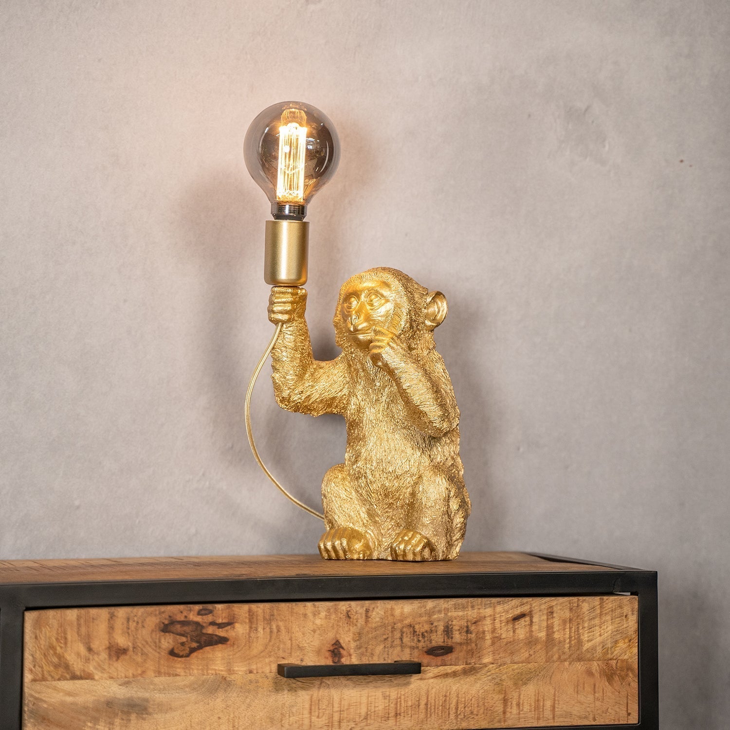 Goldfarbene Dekorative Tischlampe - Luximonk