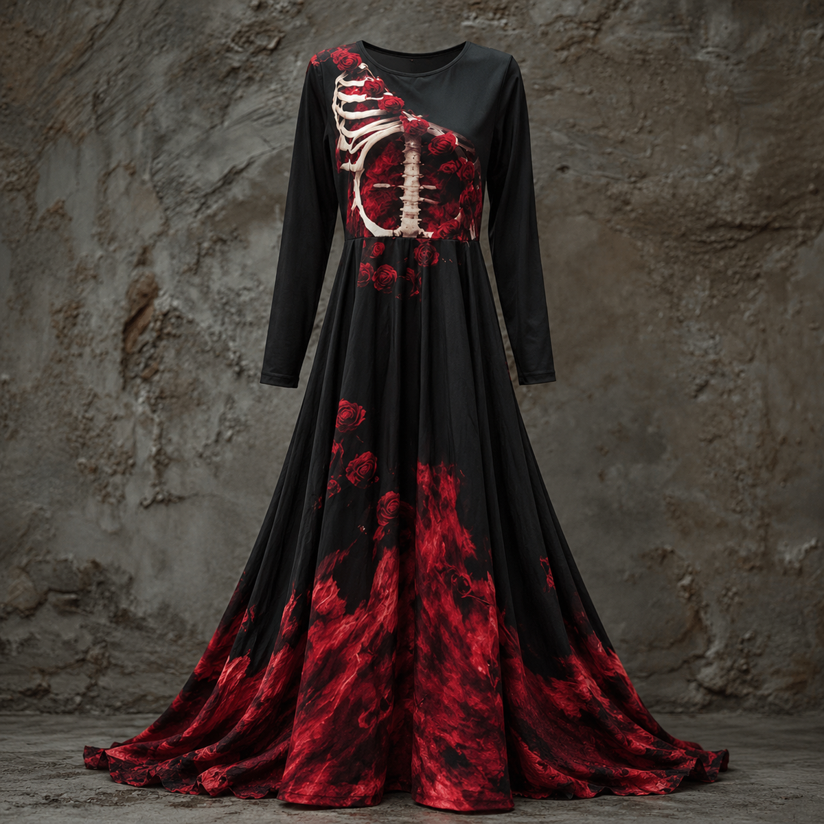 Schwarze Variante des langärmeligen Maxikleids mit Skelett-Oberteil und roten Rosen, der Rock läuft unten in rote flammenartige Muster aus. 3