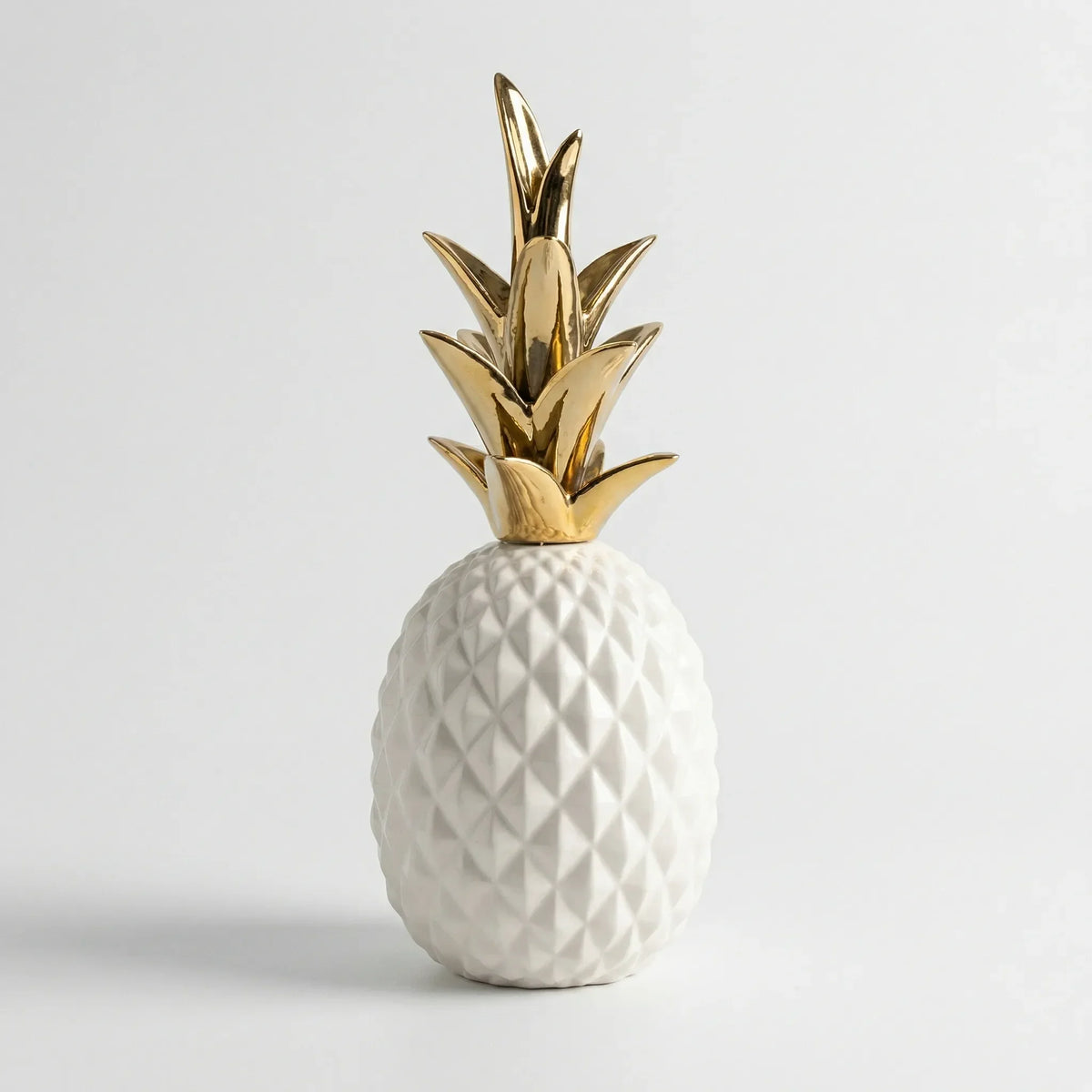 Gouden Ananasfiguur In Noordse Stijl - Pinnaglow