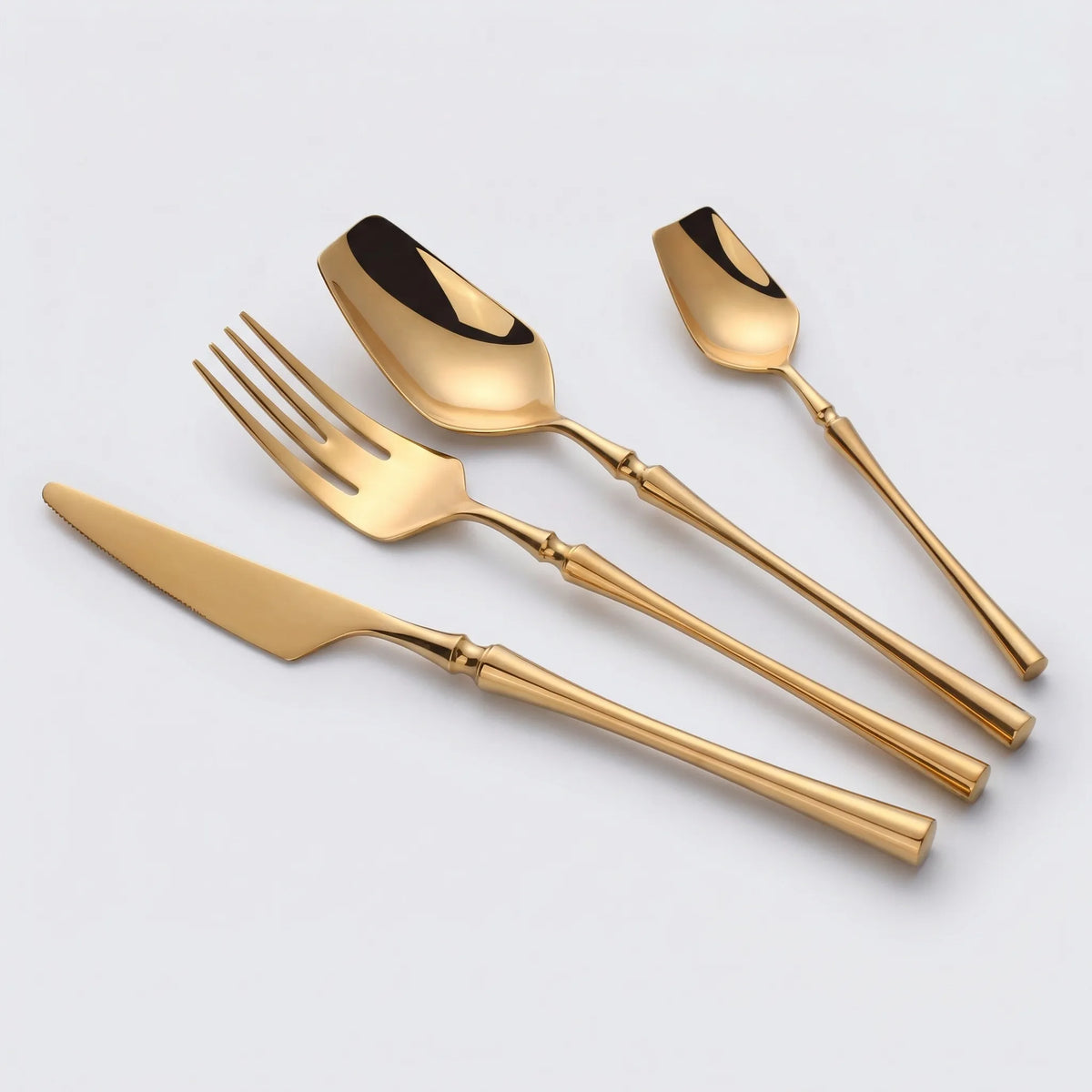 Gouden Bestekset In Minimalistische Stijl - Auravio