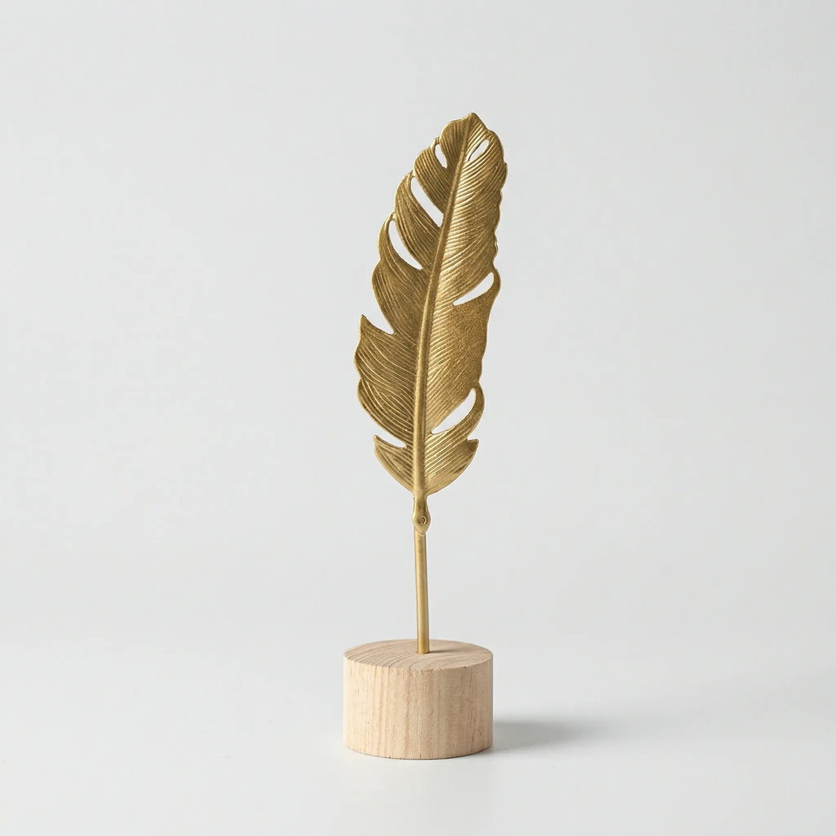 Gouden Bladsculptuur In Scandinavische Stijl - Folvenio