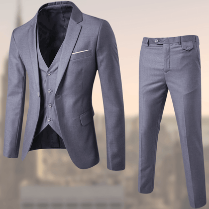 Grauer Herrenanzug dreiteilig, Sakko, Weste, Hose, Businessmode, eleganter Stil.