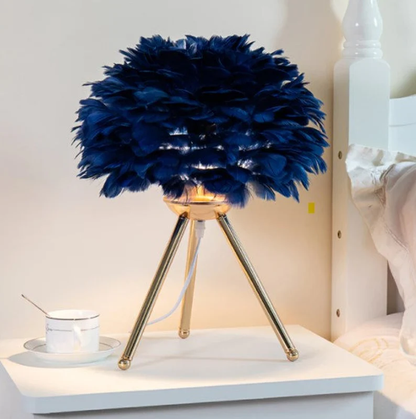 Dimmbare Tischlampe mit luxuriösen Federn – Pluma