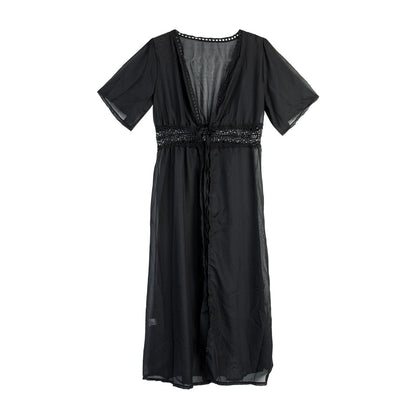 Langes Strandkleid mit Spitzen-Details und Schleifenverschluss – Elara