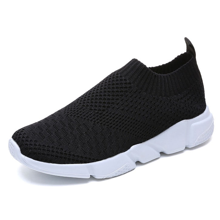 Schwarzer Sneaker aus Strickgewebe mit weißer Sohle, atmungsaktiv, rutschfest, Unisex.