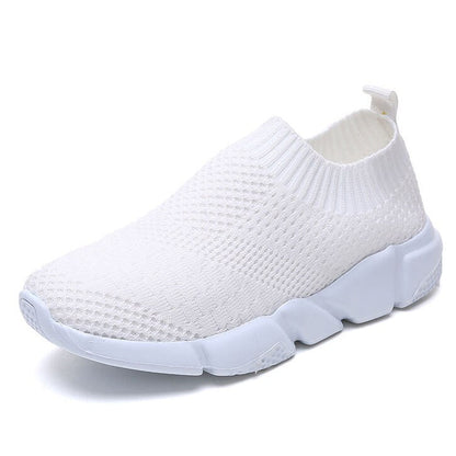 Weiße Slip-On-Sneaker aus Strickstoff, atmungsaktiv, rutschfest, für Damen und Herren.