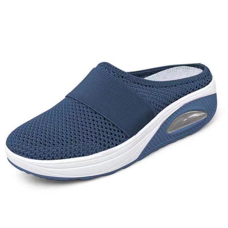 Blaugrauer Slipper aus Netzgewebe mit weißer Sohle und seitlichem Luftkissenfenster, Schrägansicht 8