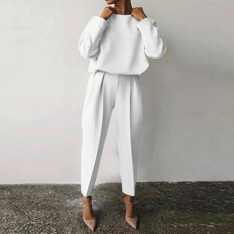 Damen Zweiteiler Set, weiß, langärmeliges Oberteil, Hose, elegantes Outfit, Modekleidung.