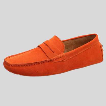 Orangefarbener Wildleder-Mokassin für Herren, bequemer Freizeitschuh, rutschfeste Sohle.