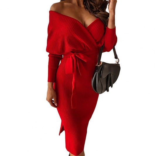 Rotes Strickkleid Damen, schulterfrei, mit Gürtel, elegantes Design, Herbstmode.