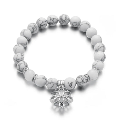 Weißes Howlith-Armband mit silbernem Lotus-Anhänger, Edelstein-Schmuck, elastisch.