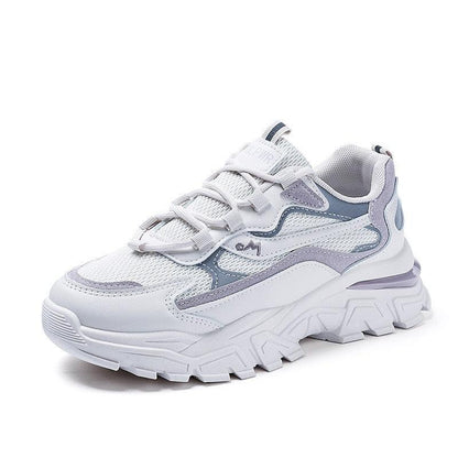 Weiße Damen-Sneaker, atmungsaktiv, mit dicker Sohle, modisch, sportlich, bequem.