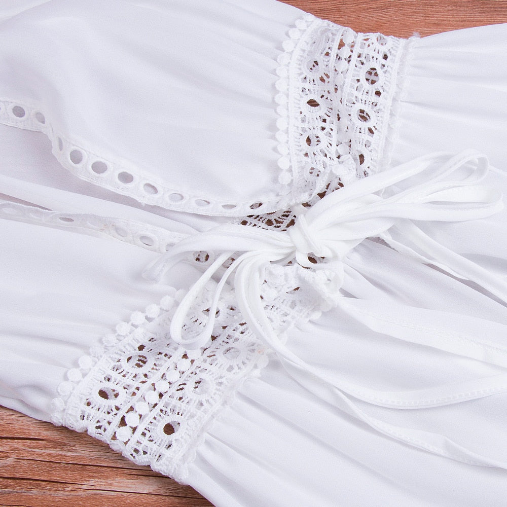 Langes Strandkleid mit Spitzen-Details und Schleifenverschluss – Elara