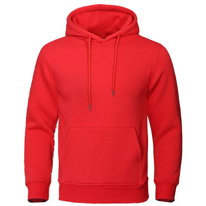 Roter Kapuzenpullover mit Kordeln, aufgesetzter Bauchtasche und Rippbündchen in der Vorderansicht 11