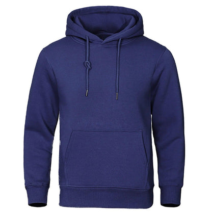 Marineblauer Kapuzenpullover mit einseitig verknoteter Kordel und Känguru-Tasche in der Frontansicht 12