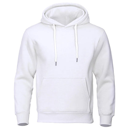 Weißer Kapuzenpullover mit weißen Kordeln und aufgesetzter Bauchtasche in der Vorderansicht 3