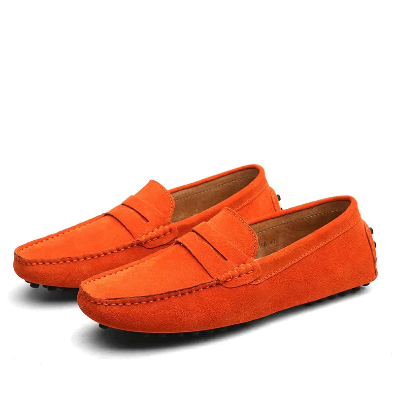 Orange Herren Mokassins aus Wildleder, rutschfeste Sohle, modische Freizeitschuhe.