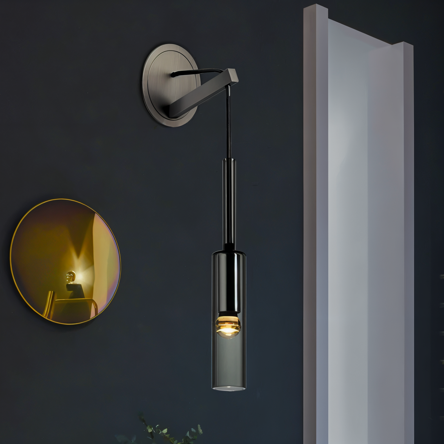 Minimale Wandleuchte mit Rauchglas – Orvane