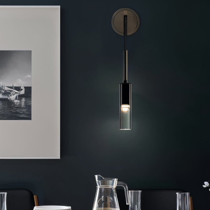 Minimale Wandleuchte mit Rauchglas – Orvane