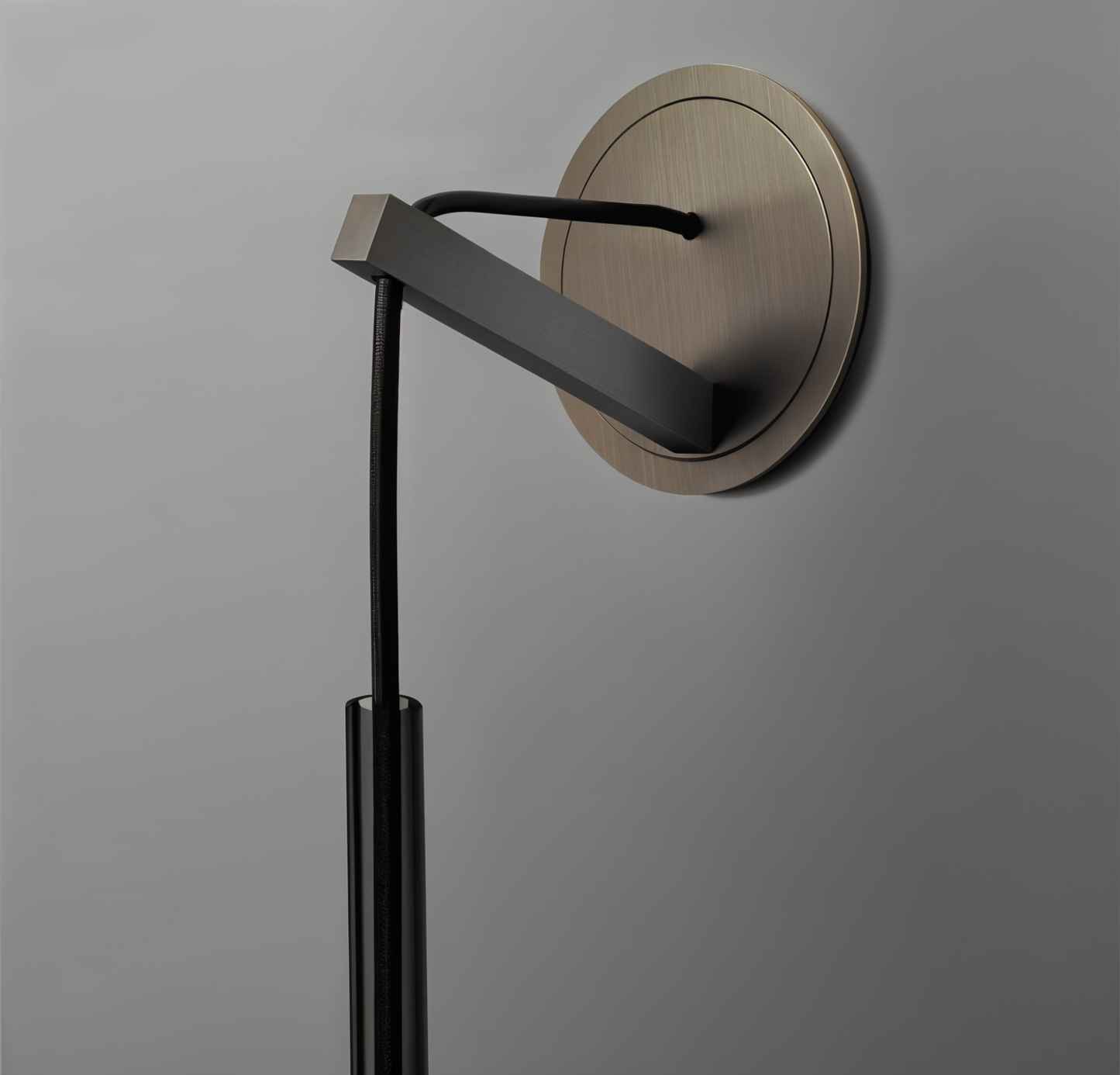 Minimale Wandleuchte mit Rauchglas – Orvane