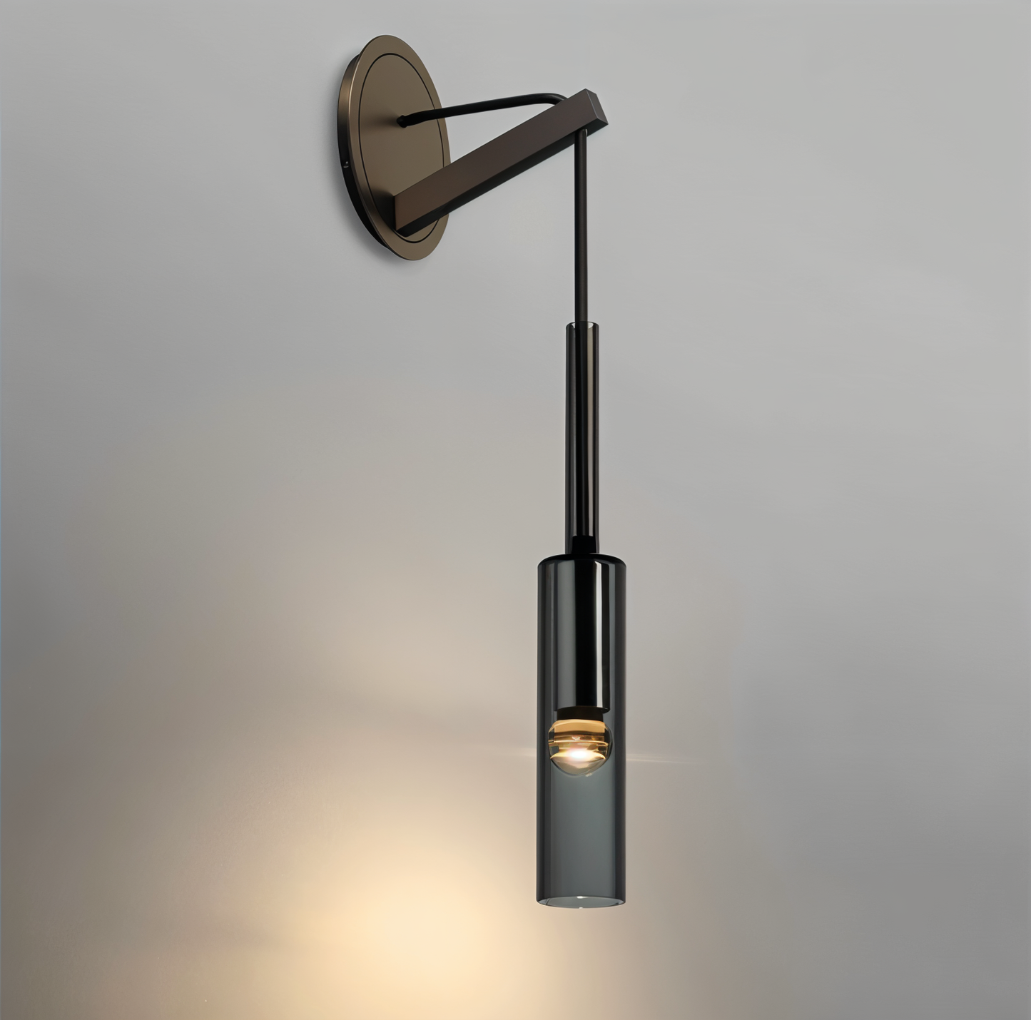 Minimale Wandleuchte mit Rauchglas – Orvane