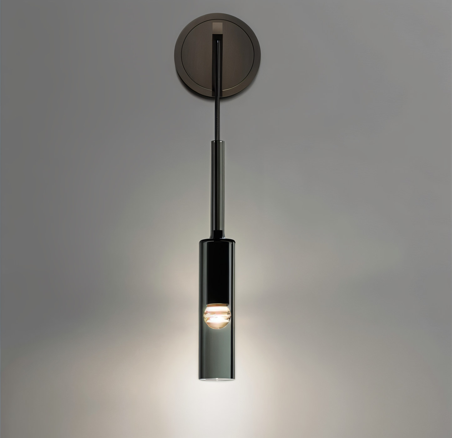 Minimale Wandleuchte mit Rauchglas – Orvane