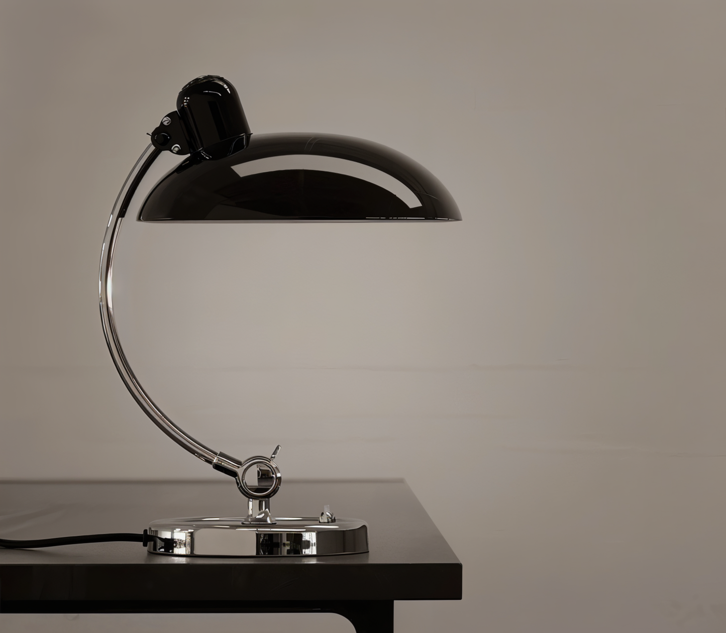 Verstellbare Vintage-Schreibtischlampe aus Eisen – Virella