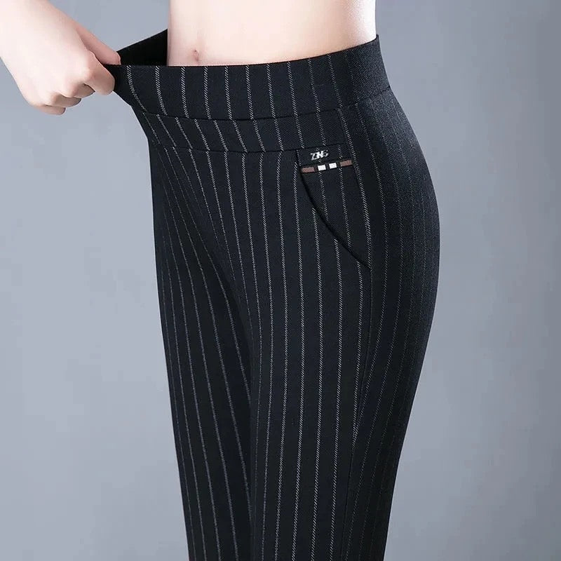 Schwarze gestreifte Damenhose, elastisch, bequem, modisch, ideal für Büro und Freizeit.
